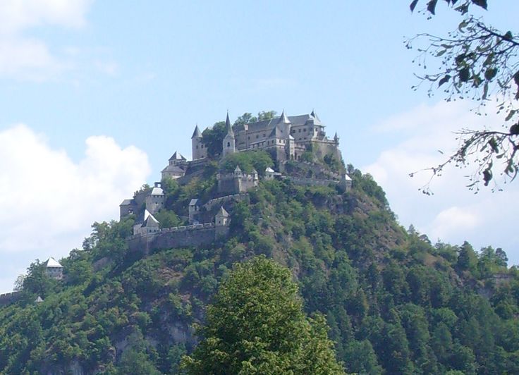 https://mdw-travel-data-us-east-1.s3.amazonaws.com/img/country/Austria/Burg-Hochosterwitz/img_03.jpg