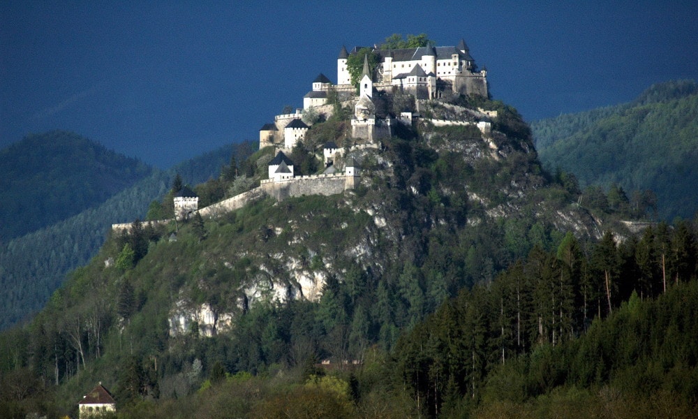 https://mdw-travel-data-us-east-1.s3.amazonaws.com/img/country/Austria/Burg-Hochosterwitz/img_05.jpg