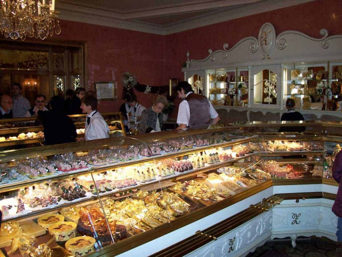 https://mdw-travel-data-us-east-1.s3.amazonaws.com/img/country/Austria/Cafe-Zauner/img_00.jpg