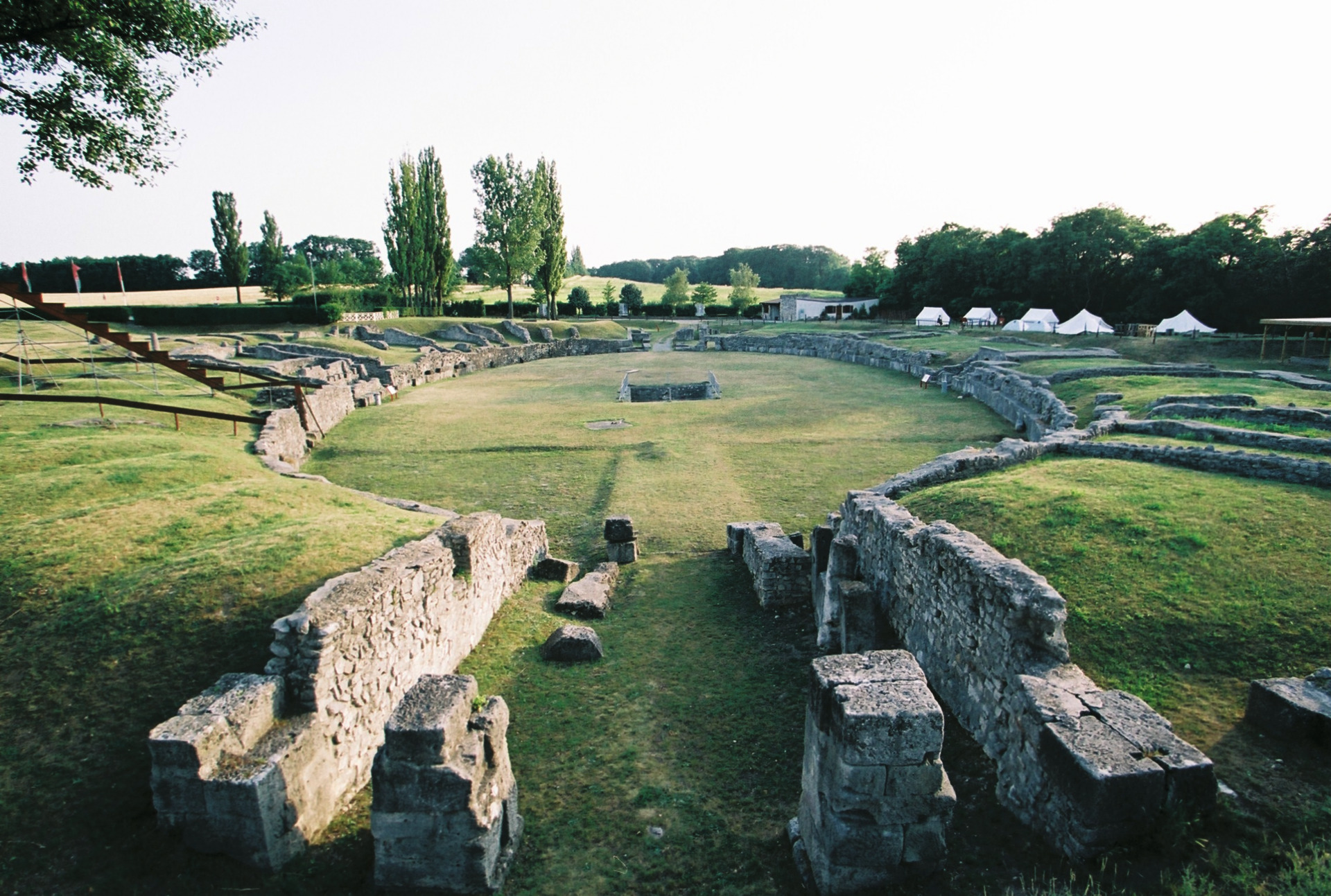 https://mdw-travel-data-us-east-1.s3.amazonaws.com/img/country/Austria/Carnuntum-Archaeological-Park/img_01.jpg
