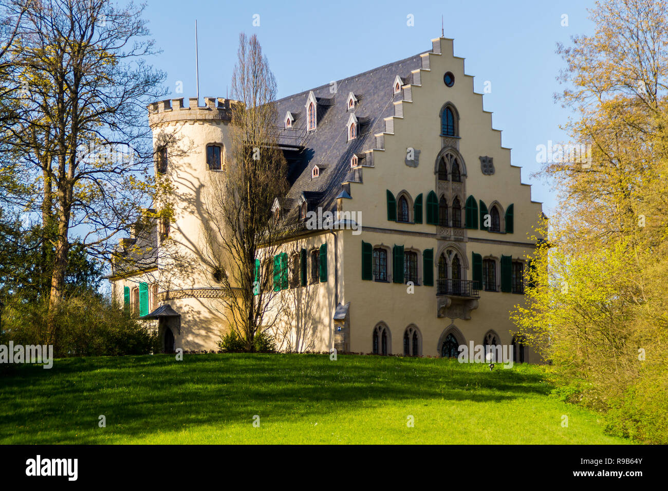 https://mdw-travel-data-us-east-1.s3.amazonaws.com/img/country/Austria/Castle-Rosenau/img_03.jpg
