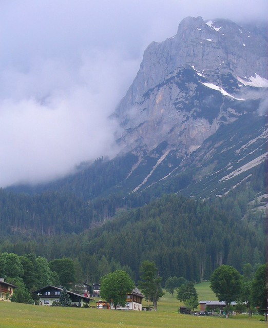 https://mdw-travel-data-us-east-1.s3.amazonaws.com/img/country/Austria/Dachstein-Salzkammergut/img_02.jpg