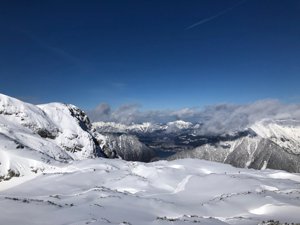 https://mdw-travel-data-us-east-1.s3.amazonaws.com/img/country/Austria/Dachstein-Shark/img_02.jpg