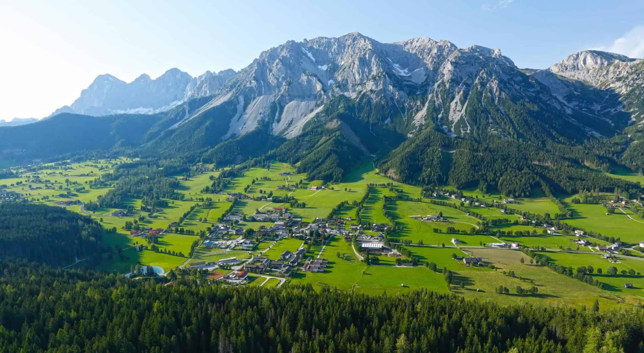 https://mdw-travel-data-us-east-1.s3.amazonaws.com/img/country/Austria/Dachstein-Shark/img_03.jpg