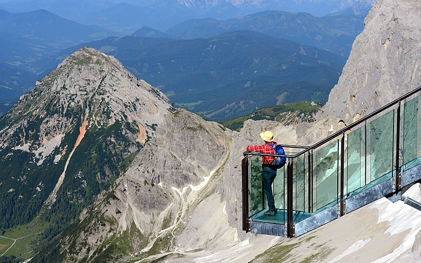 https://mdw-travel-data-us-east-1.s3.amazonaws.com/img/country/Austria/Dachstein-Skywalk/img_02.jpg