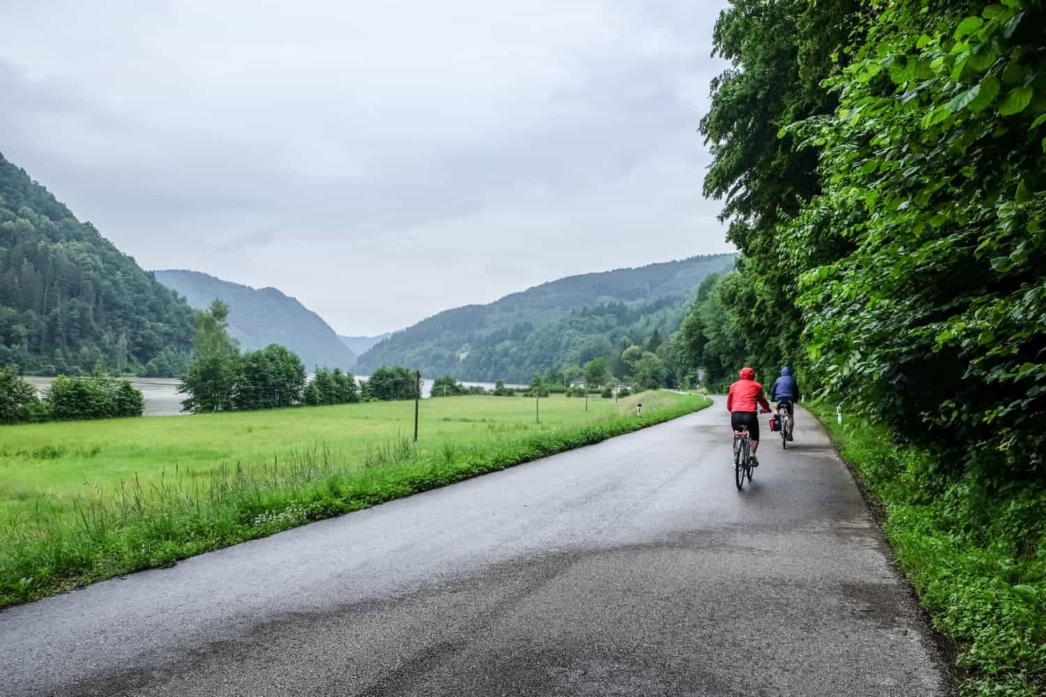 https://mdw-travel-data-us-east-1.s3.amazonaws.com/img/country/Austria/Danube-Cycle-Path/img_01.jpg