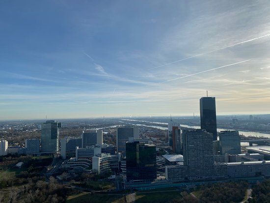 https://mdw-travel-data-us-east-1.s3.amazonaws.com/img/country/Austria/Danube-Tower/img_01.jpg