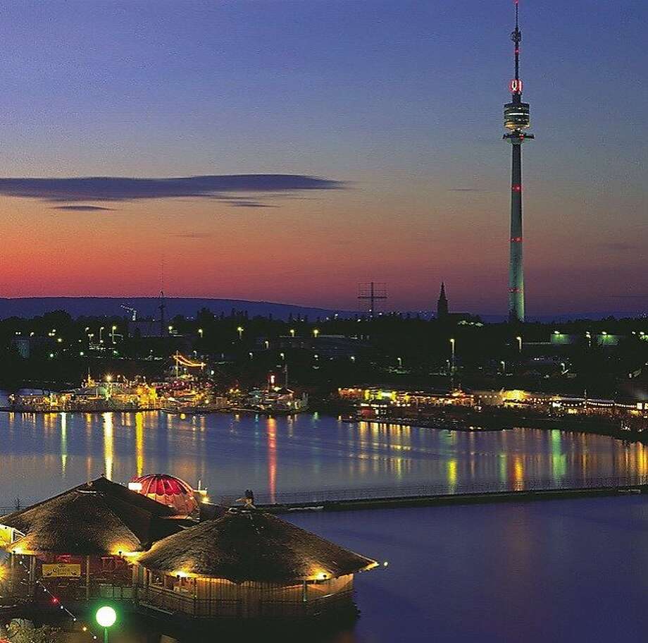 https://mdw-travel-data-us-east-1.s3.amazonaws.com/img/country/Austria/Danube-Tower/img_03.jpg