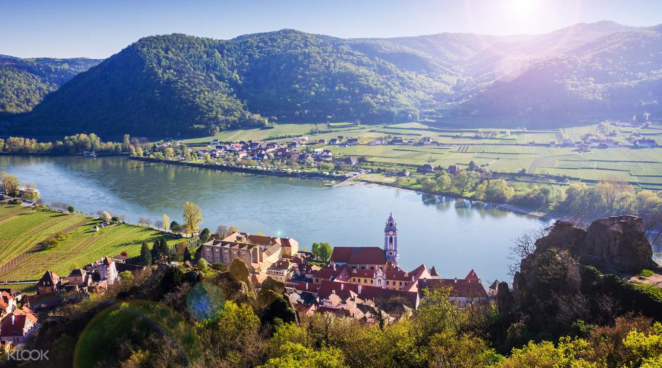https://mdw-travel-data-us-east-1.s3.amazonaws.com/img/country/Austria/Danube-Valley-Railway/img_00.jpg
