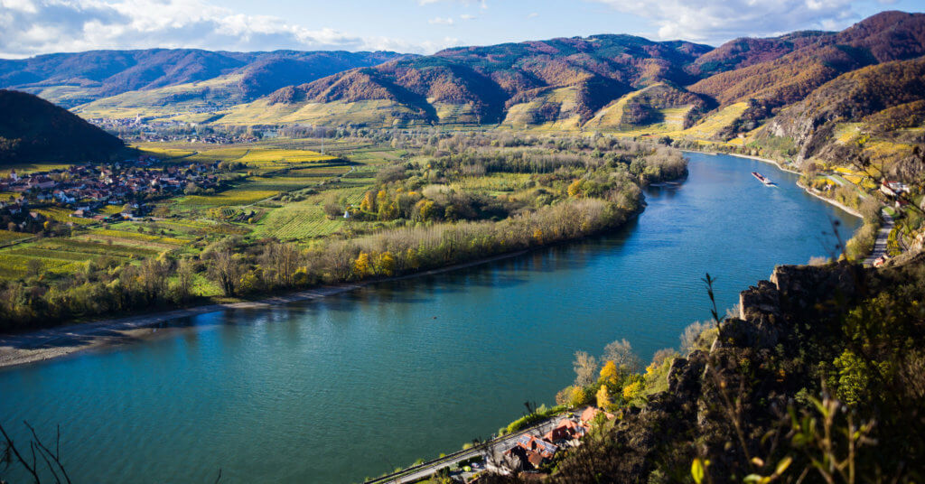 https://mdw-travel-data-us-east-1.s3.amazonaws.com/img/country/Austria/Danube-Valley-Railway/img_03.jpg