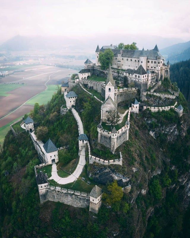 https://mdw-travel-data-us-east-1.s3.amazonaws.com/img/country/Austria/Deinzendorf-Castle/img_02.jpg