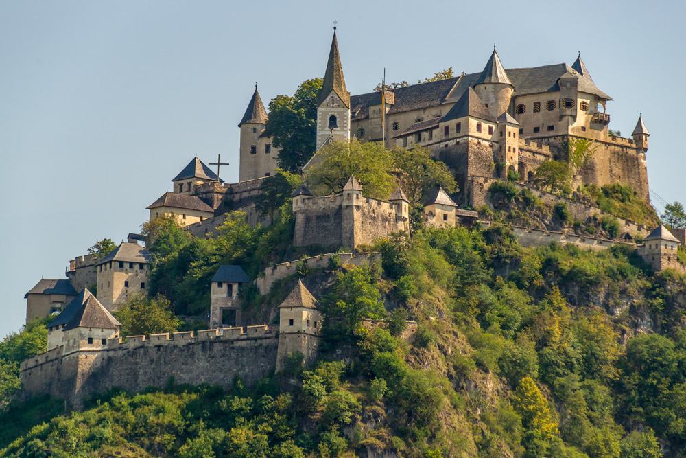 https://mdw-travel-data-us-east-1.s3.amazonaws.com/img/country/Austria/Deinzendorf-Castle/img_03.jpg