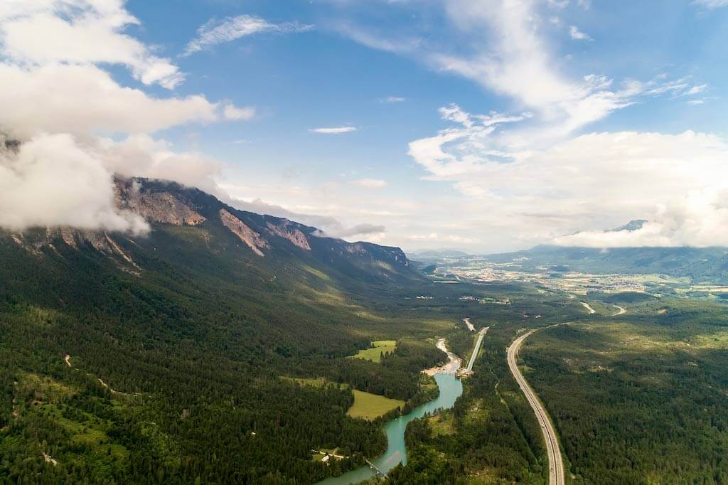 https://mdw-travel-data-us-east-1.s3.amazonaws.com/img/country/Austria/Dobratsch-Nature-Park/img_03.jpg