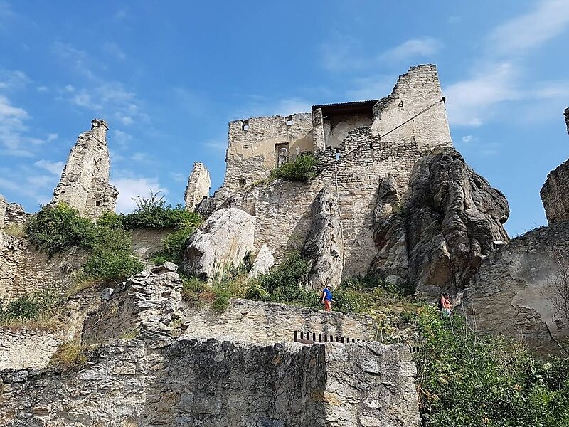 https://mdw-travel-data-us-east-1.s3.amazonaws.com/img/country/Austria/Durnstein-Castle/img_02.jpg