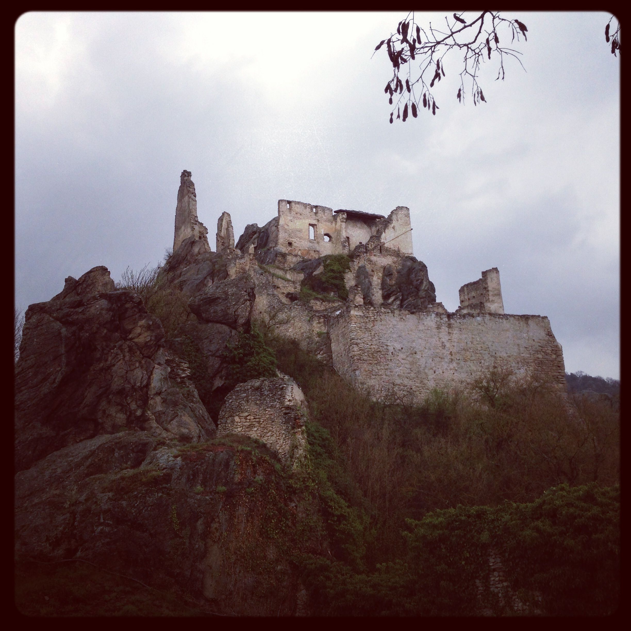 https://mdw-travel-data-us-east-1.s3.amazonaws.com/img/country/Austria/Durnstein-Castle/img_03.jpg