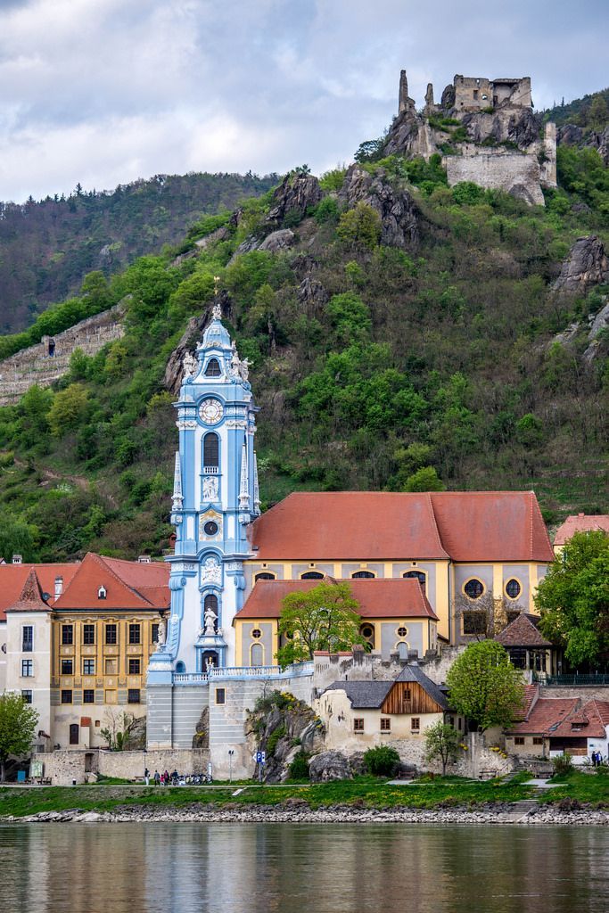 https://mdw-travel-data-us-east-1.s3.amazonaws.com/img/country/Austria/Durnstein-Castle/img_04.jpg