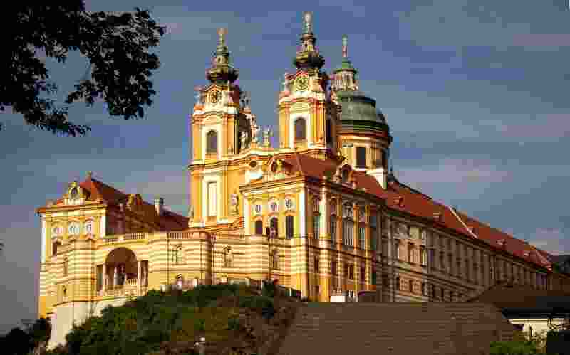https://mdw-travel-data-us-east-1.s3.amazonaws.com/img/country/Austria/Ebnit/img_01.jpg