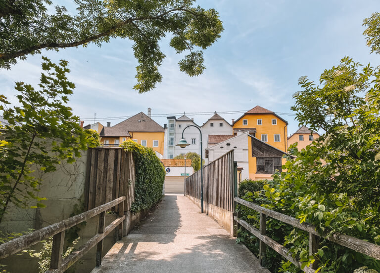 https://mdw-travel-data-us-east-1.s3.amazonaws.com/img/country/Austria/Eferding/img_01.jpg