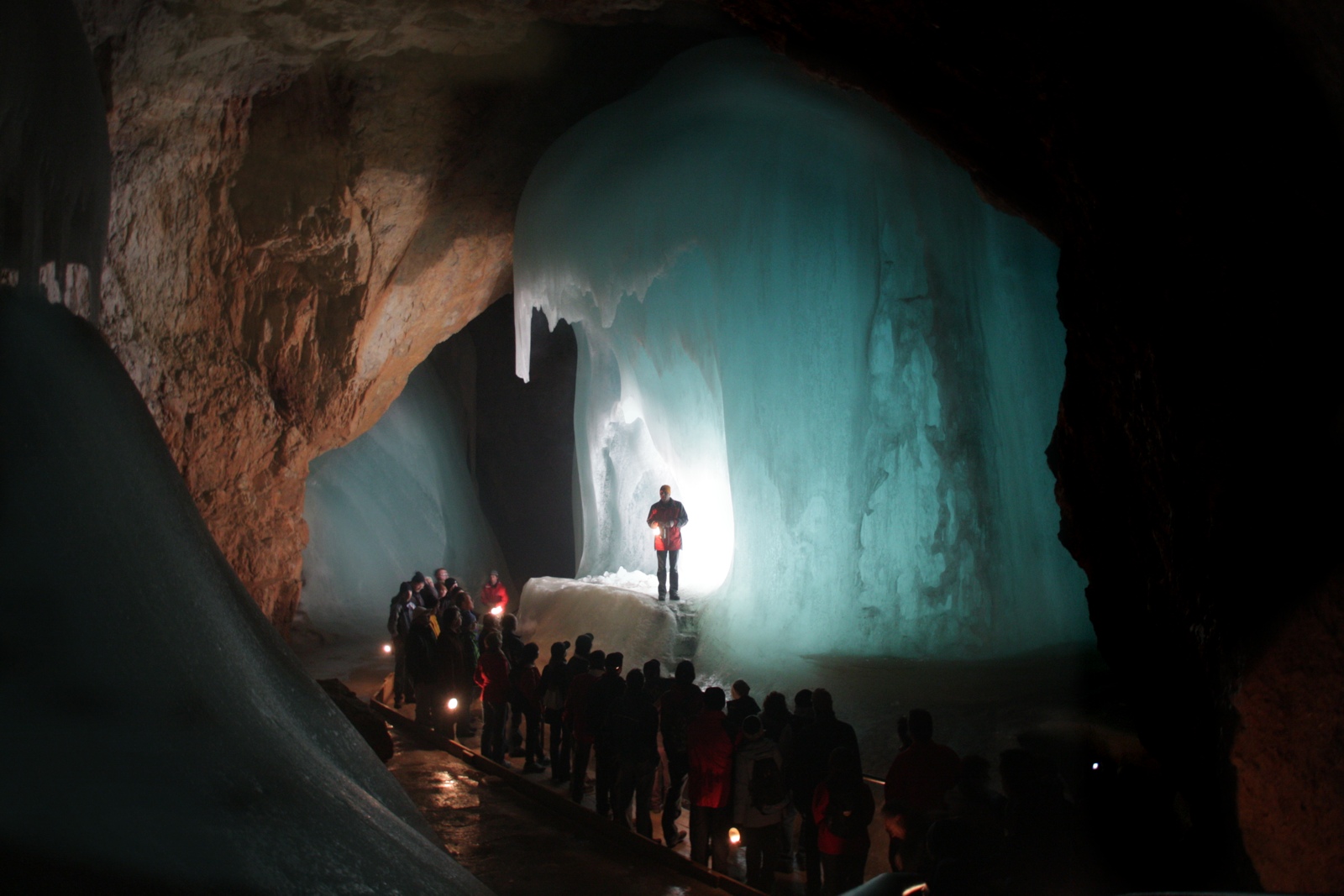 https://mdw-travel-data-us-east-1.s3.amazonaws.com/img/country/Austria/Eisriesenwelt/img_05.jpg