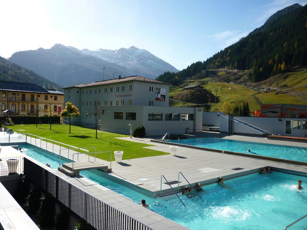 https://mdw-travel-data-us-east-1.s3.amazonaws.com/img/country/Austria/Felsentherme-Bad-Gastein/img_02.jpg