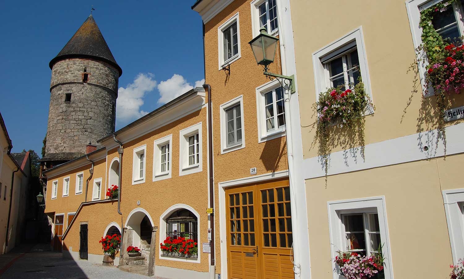 https://mdw-travel-data-us-east-1.s3.amazonaws.com/img/country/Austria/Freistadt/img_01.jpg