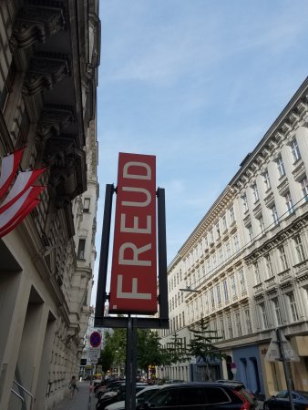 https://mdw-travel-data-us-east-1.s3.amazonaws.com/img/country/Austria/Freud-Museum/img_03.jpg