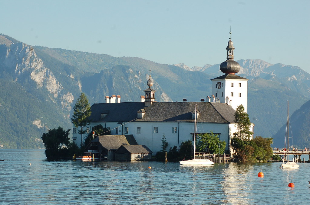 https://mdw-travel-data-us-east-1.s3.amazonaws.com/img/country/Austria/Gmunden-Municipal-Puppet-Theater/img_01.jpg