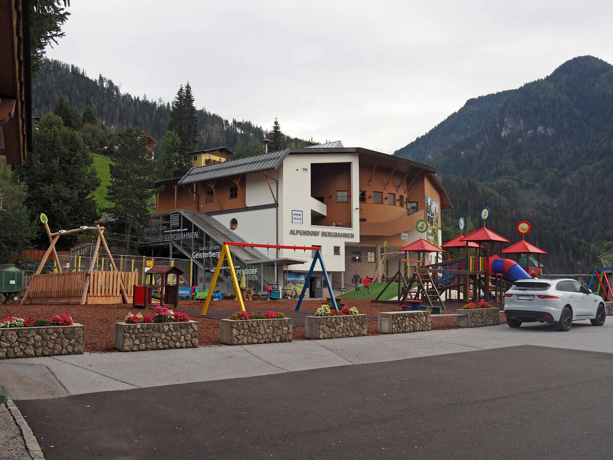 https://mdw-travel-data-us-east-1.s3.amazonaws.com/img/country/Austria/Gondelbahn-Alpendorf/img_01.jpg
