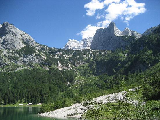 https://mdw-travel-data-us-east-1.s3.amazonaws.com/img/country/Austria/Gosau/img_02.jpg