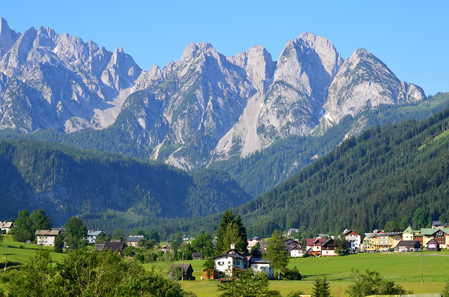 https://mdw-travel-data-us-east-1.s3.amazonaws.com/img/country/Austria/Gosau/img_05.jpg