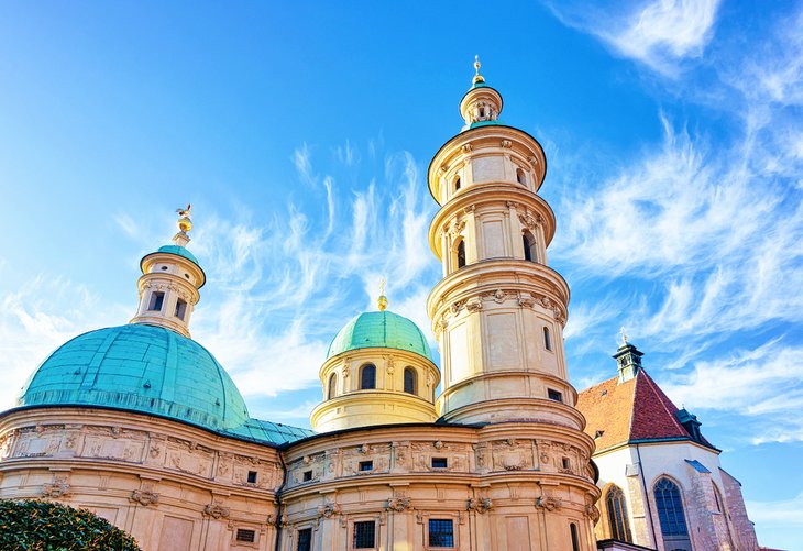 https://mdw-travel-data-us-east-1.s3.amazonaws.com/img/country/Austria/Graz-Cathedral/img_02.jpg