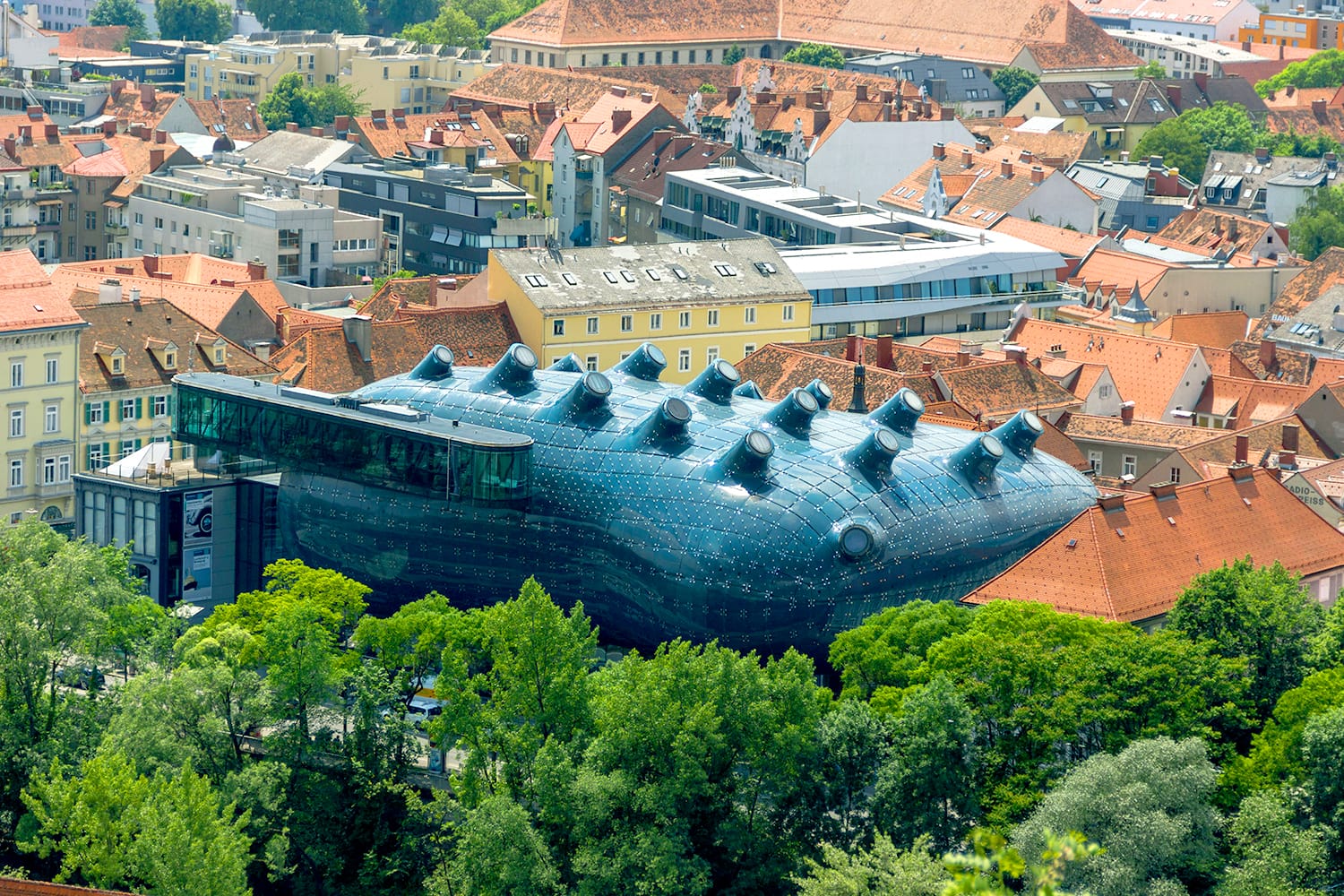 https://mdw-travel-data-us-east-1.s3.amazonaws.com/img/country/Austria/GrazMuseum/img_01.jpg