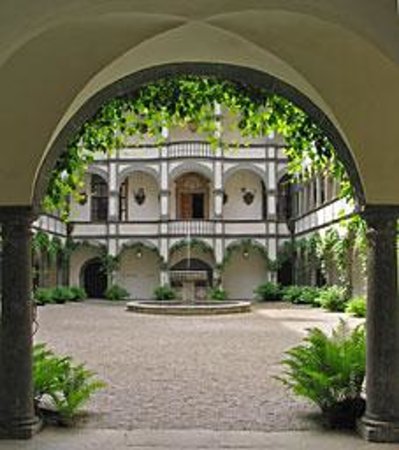 https://mdw-travel-data-us-east-1.s3.amazonaws.com/img/country/Austria/Greinburg-Castle/img_01.jpg