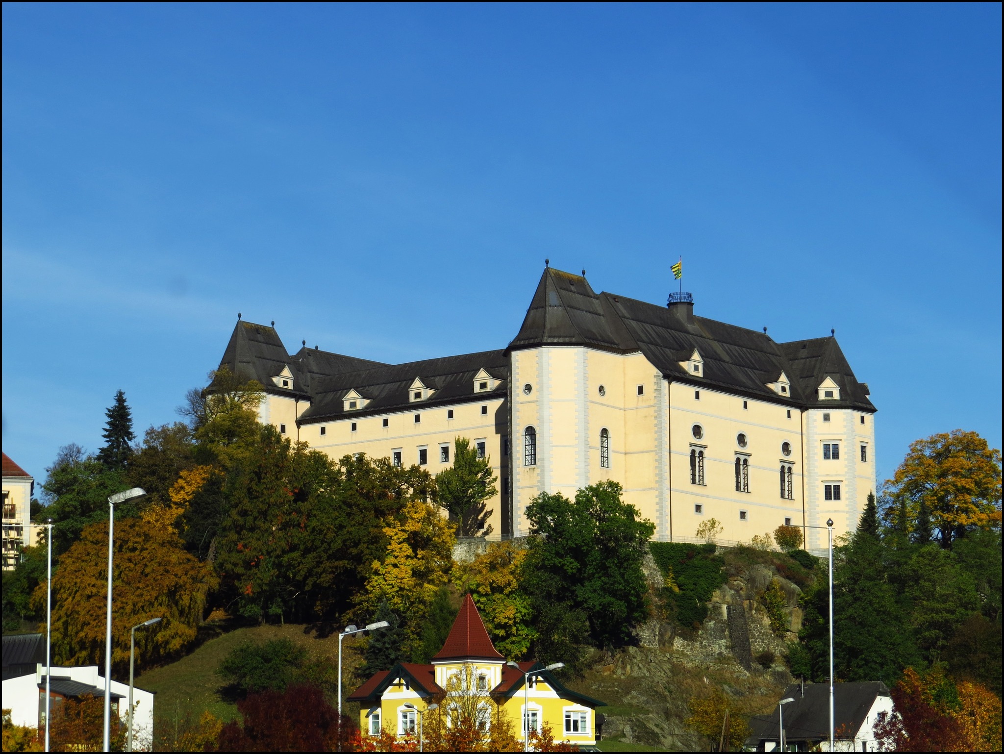 https://mdw-travel-data-us-east-1.s3.amazonaws.com/img/country/Austria/Greinburg-Castle/img_05.jpg