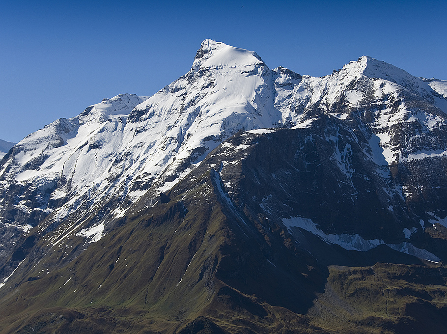 https://mdw-travel-data-us-east-1.s3.amazonaws.com/img/country/Austria/Grosses-Wiesbachhorn/img_01.jpg