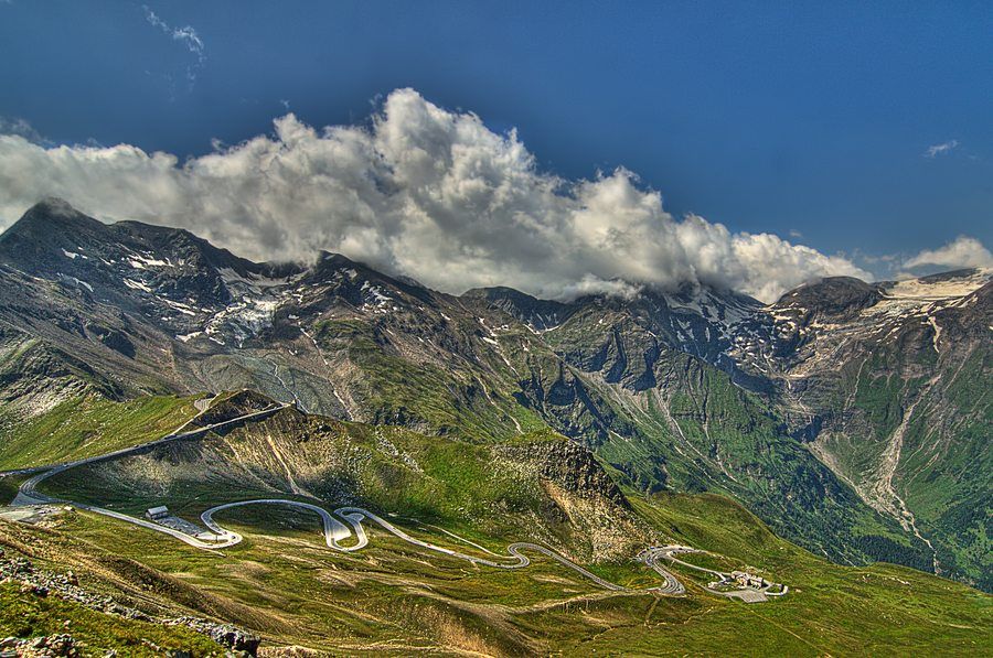 https://mdw-travel-data-us-east-1.s3.amazonaws.com/img/country/Austria/Grossglockner-High-Alpine-Road/img_01.jpg