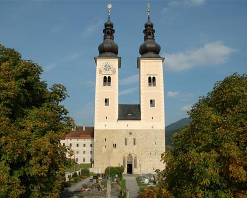 https://mdw-travel-data-us-east-1.s3.amazonaws.com/img/country/Austria/Gurker-Dom/img_01.jpg