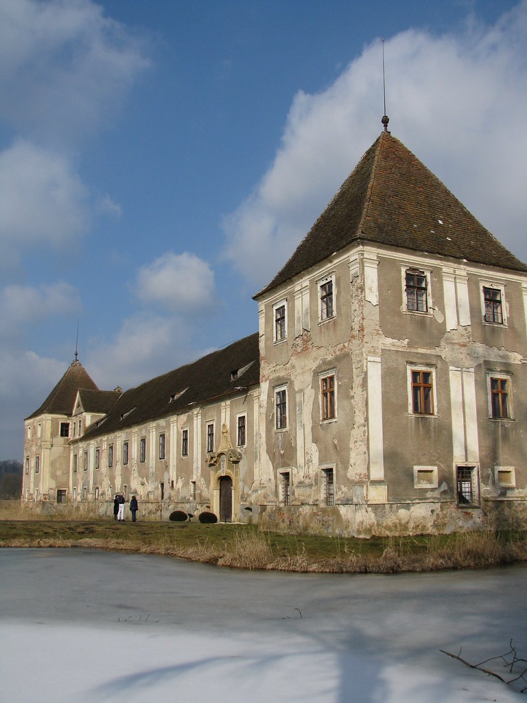 https://mdw-travel-data-us-east-1.s3.amazonaws.com/img/country/Austria/Hainfeld/img_01.jpg