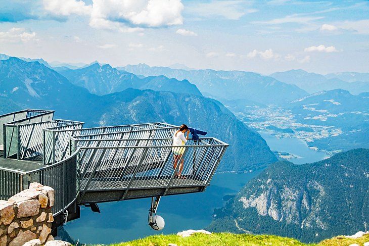 https://mdw-travel-data-us-east-1.s3.amazonaws.com/img/country/Austria/Hallstatt-Lake/img_01.jpg