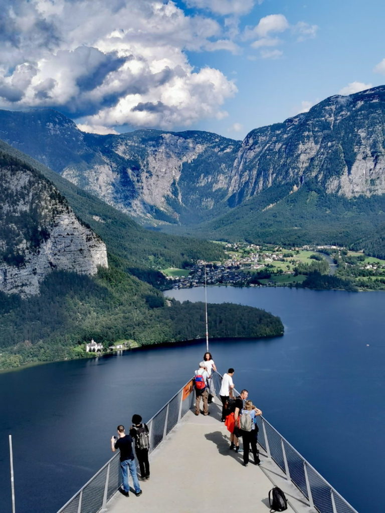 https://mdw-travel-data-us-east-1.s3.amazonaws.com/img/country/Austria/Hallstatt-Skywalk-Welterbeblick/img_01.jpg