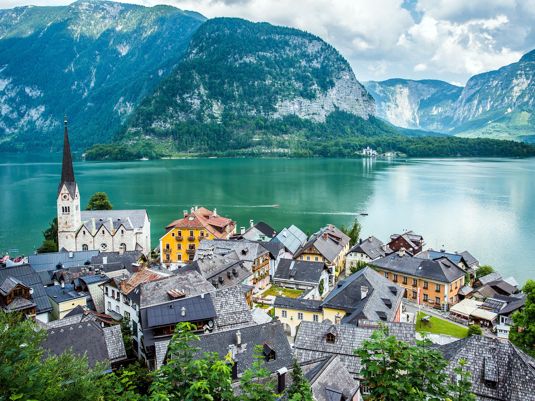 https://mdw-travel-data-us-east-1.s3.amazonaws.com/img/country/Austria/Hallstatt/img_02.jpg
