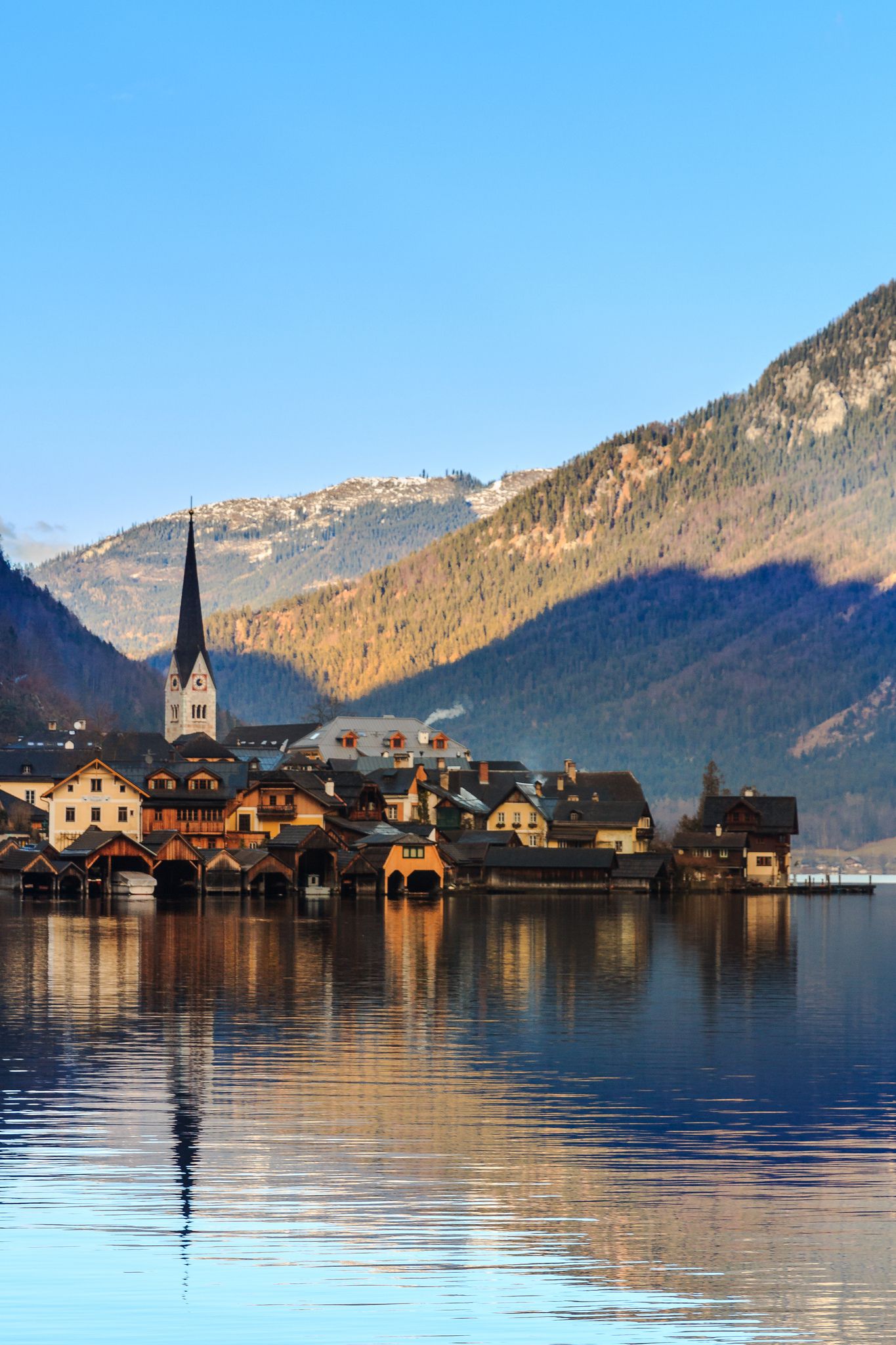 https://mdw-travel-data-us-east-1.s3.amazonaws.com/img/country/Austria/Hallstatt/img_03.jpg