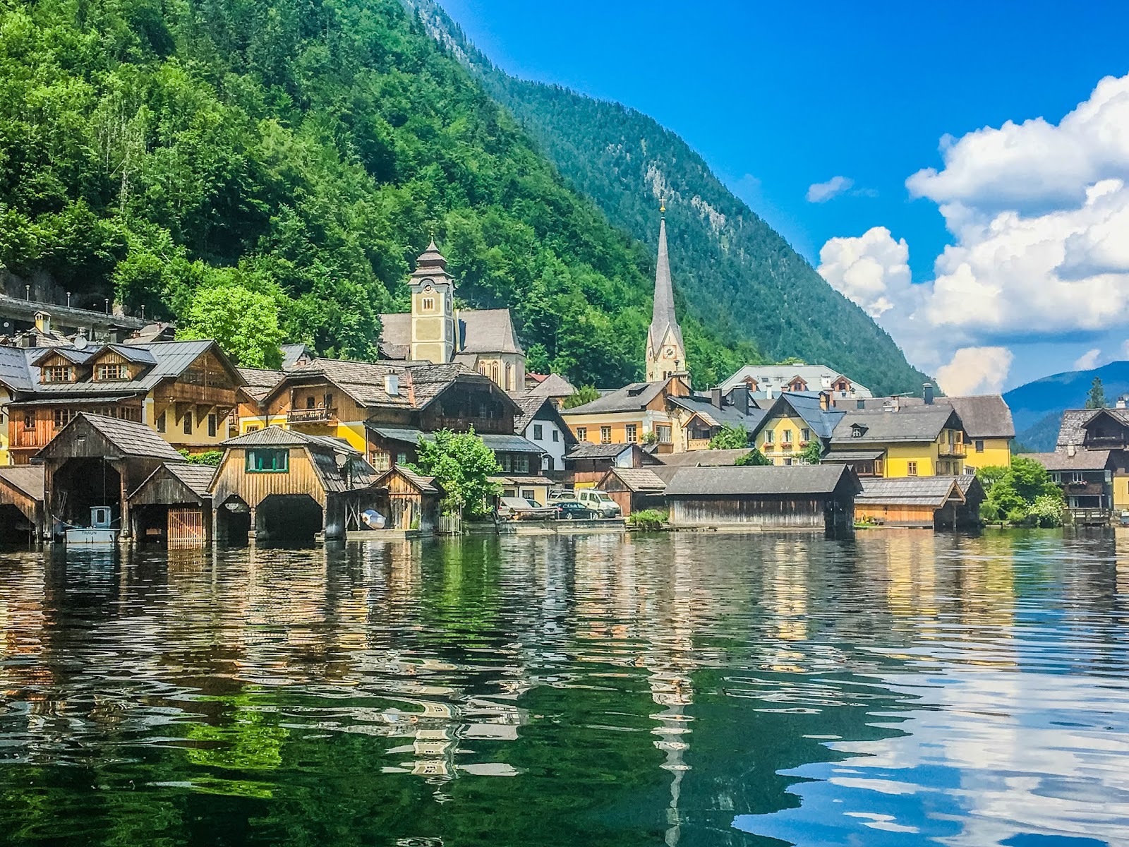 https://mdw-travel-data-us-east-1.s3.amazonaws.com/img/country/Austria/Hallstatt/img_04.jpg