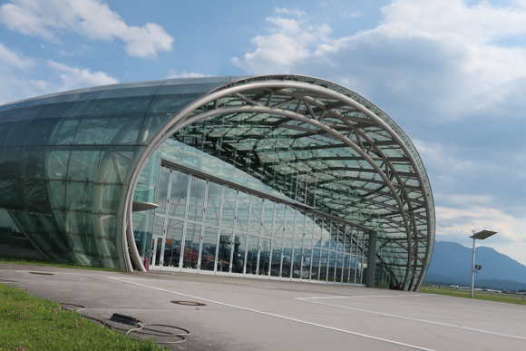 https://mdw-travel-data-us-east-1.s3.amazonaws.com/img/country/Austria/Hangar-7/img_02.jpg