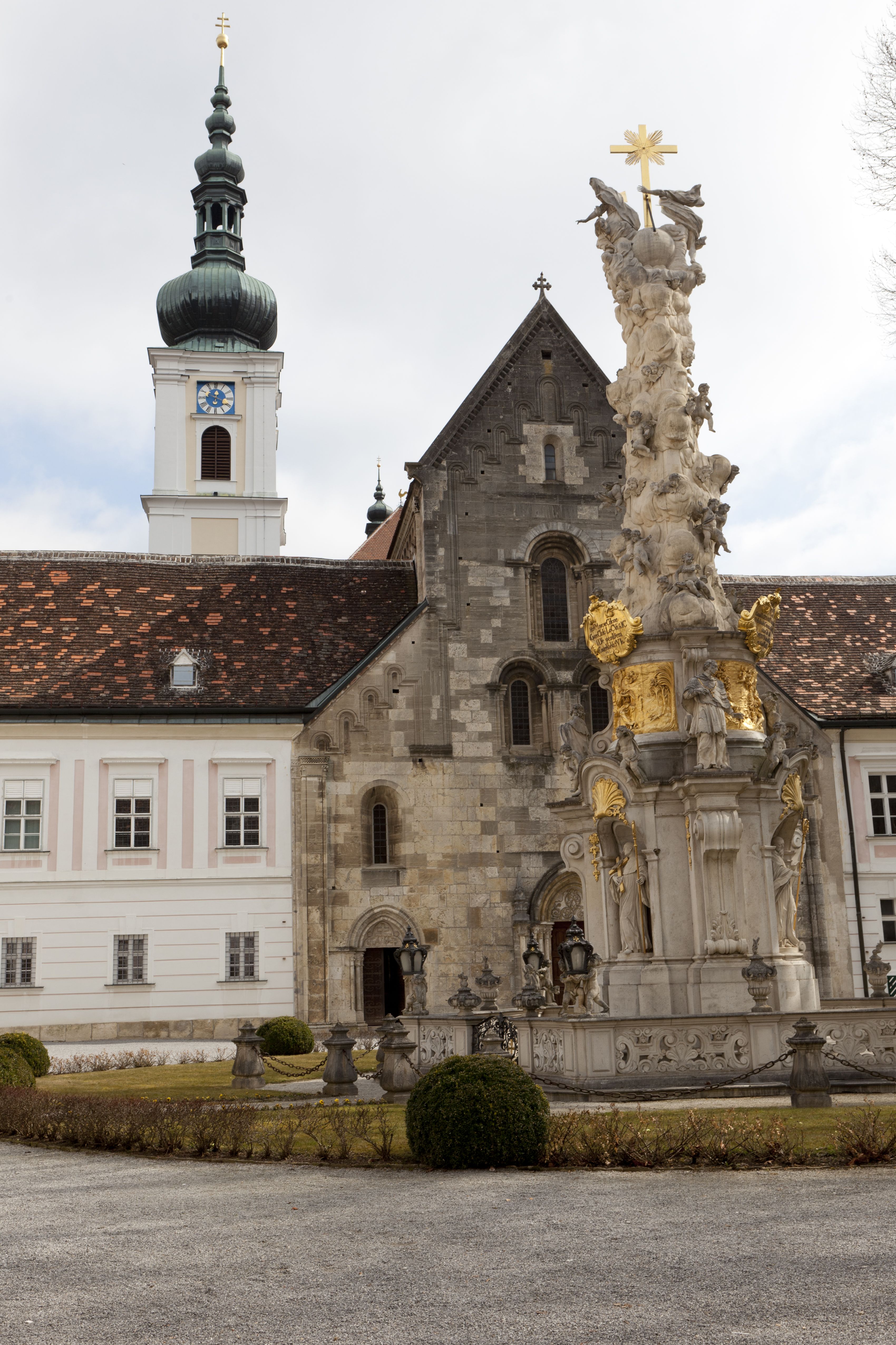 https://mdw-travel-data-us-east-1.s3.amazonaws.com/img/country/Austria/Heiligenkreuz-Abbey/img_01.jpg