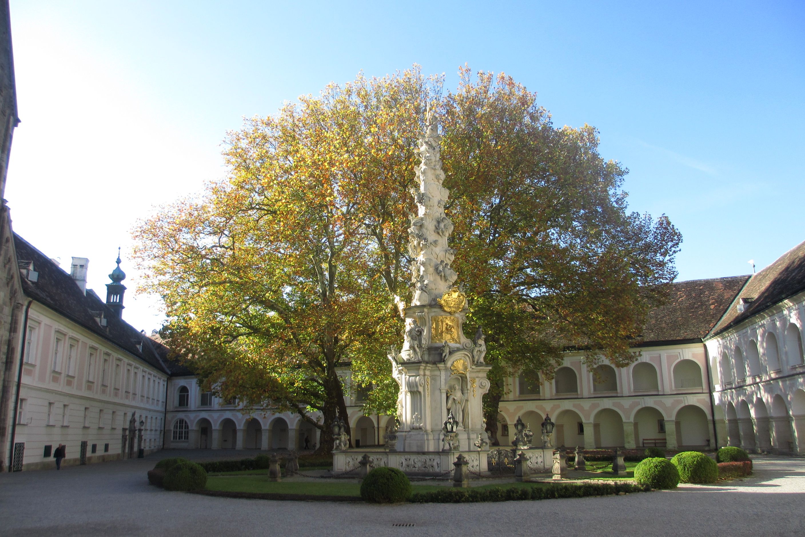 https://mdw-travel-data-us-east-1.s3.amazonaws.com/img/country/Austria/Heiligenkreuz-Abbey/img_02.jpg