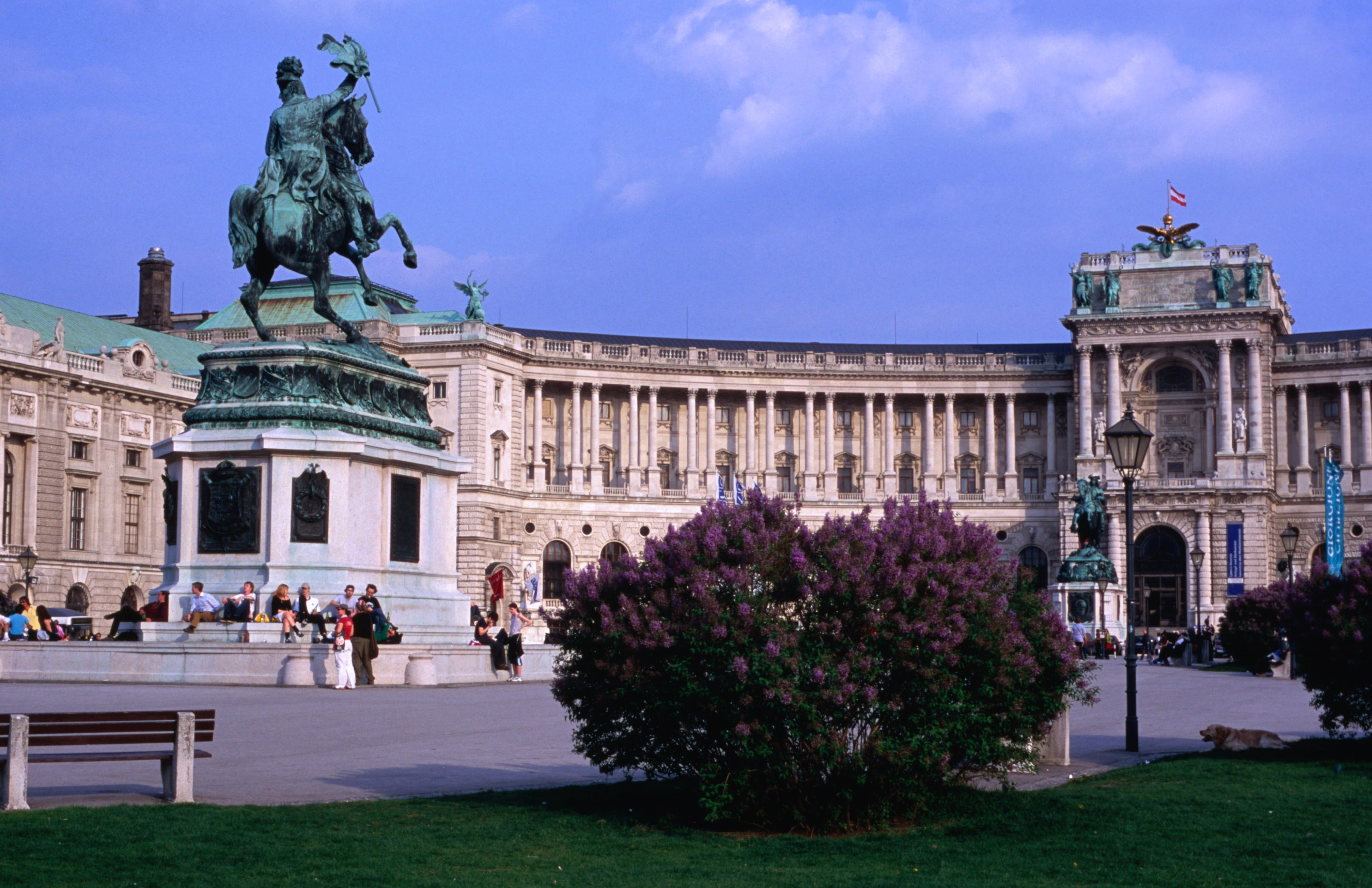https://mdw-travel-data-us-east-1.s3.amazonaws.com/img/country/Austria/Hofburg-Palace/img_01.jpg