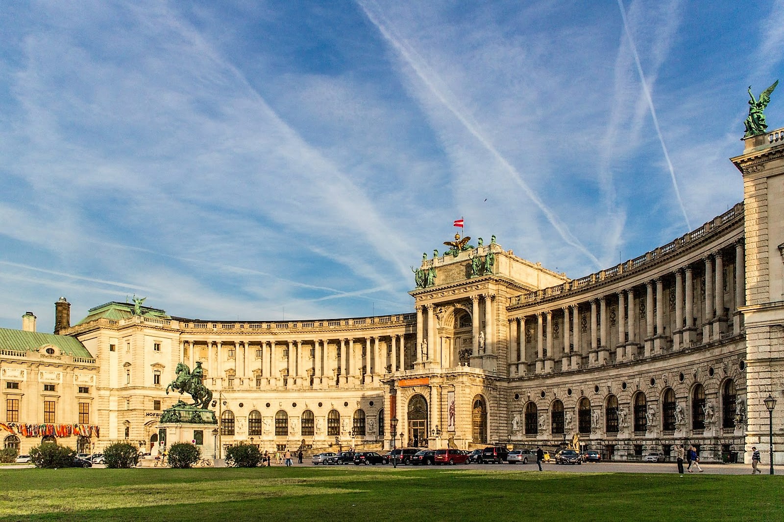 https://mdw-travel-data-us-east-1.s3.amazonaws.com/img/country/Austria/Hofburg-Palace/img_03.jpg
