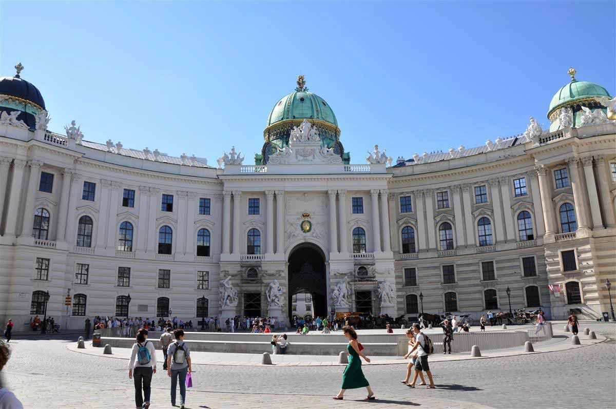 https://mdw-travel-data-us-east-1.s3.amazonaws.com/img/country/Austria/Hofburg-Palace/img_04.jpg