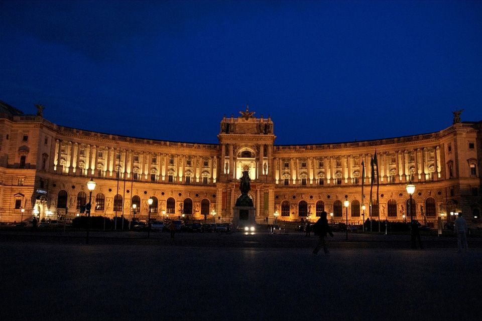 https://mdw-travel-data-us-east-1.s3.amazonaws.com/img/country/Austria/Hofburg-Treasury/img_02.jpg
